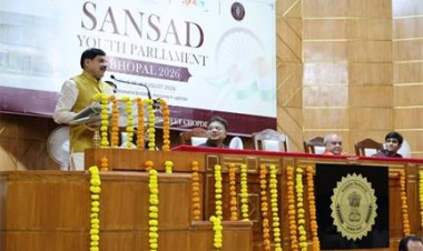 युवा, डॉक्टर-इंजीनियर बनने के साथ ही राजनीति में आकर लोकतंत्र को सशक्त बनाएं: मुख्यमंत्री डॉ. यादव