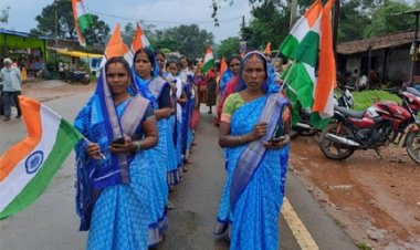 हर घर तिरंगा अभियान की धूम, बिहान समूह की महिलाओं ने फहराया तिरंगा