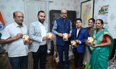 राज्यपाल डेका ने 12 वर्षीय छात्र मास्टर दिव्यांश की पुस्तक ‘थॉट्स अबाउट गॉड‘ का किया विमोचन
