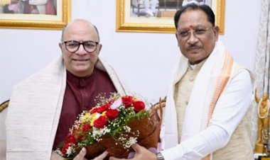 मुख्यमंत्री विष्णुदेव साय से निर्माता-निर्देशक डॉ. चंद्रप्रकाश द्विवेदी ने की सौजन्य मुलाकात