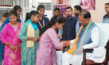 महतारी के आशीष से, राखी के विश्वास से मुख्यमंत्री विष्णु देव साय के नेतृत्व में महिलाओं के सम्मान, स्वावलंबन और आर्थिक सशक्तिकरण की दिशा में निरंतर पहल