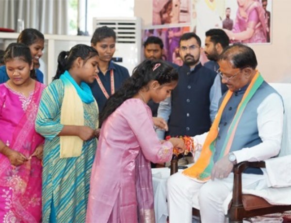 महतारी के आशीष से, राखी के विश्वास से मुख्यमंत्री विष्णु देव साय के नेतृत्व में महिलाओं के सम्मान, स्वावलंबन और आर्थिक सशक्तिकरण की दिशा में निरंतर पहल