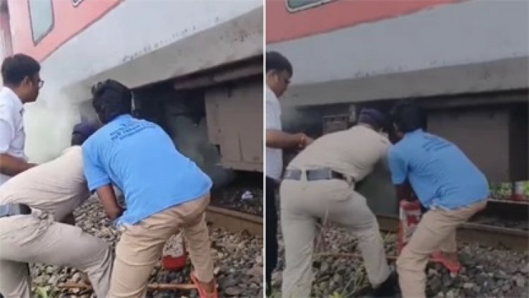 ट्रेन के दो कोचों में धुआं, RPF ने टाला बड़ा हादसा