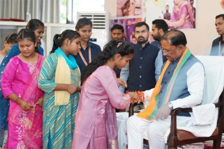 महतारी के आशीष से, राखी के विश्वास से मुख्यमंत्री विष्णु देव साय के नेतृत्व में महिलाओं के सम्मान, स्वावलंबन और आर्थिक सशक्तिकरण की दिशा में निरंतर पहल