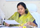जनहित के कार्यों को प्राथमिकता देते हुए मंत्री लक्ष्मी राजवाड़े ने ओड़गी में विकास कार्यों की समीक्षा की