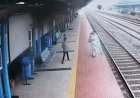 उरकुरा स्टेशन पर महिला को समय रहते ट्रैक से खींचा