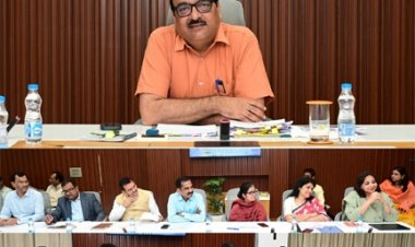 मुख्य सचिव ने विभागों में रिक्त पदों और भर्तियों की स्थिति की ली उच्च स्तरीय बैठक