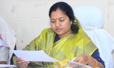 जनहित के कार्यों को प्राथमिकता देते हुए मंत्री लक्ष्मी राजवाड़े ने ओड़गी में विकास कार्यों की समीक्षा की