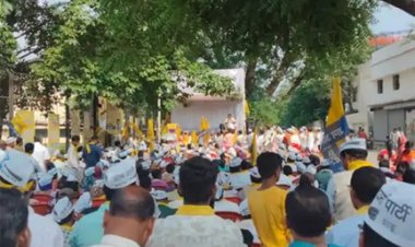 शिक्षा व्यवस्था को लेकर AAP का प्रदर्शन, पुलिस से झड़प