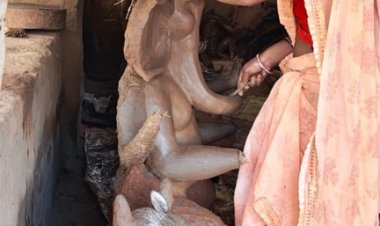 णपति बप्पा की मिट्टी की प्रतिमा बनाकर बस्तर की महिलाओं ने हुनर से कमाए 1.80 लाख रुपए