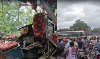 बस-ट्रक टक्कर में 30 यात्री घायल