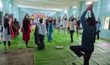 सेवा मेरा योगदान : जशपुर में योग से स्वस्थ जीवन का संदेश, सभी विकासखंडों और नगरीय निकायों में लगे योग-ध्यान शिविर