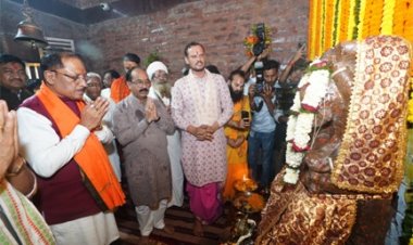 मुख्यमंत्री विष्णु देव साय ने मदकूद्वीप के प्राचीन मंदिरों में की पूजा-अर्चना