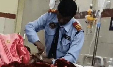 डॉक्टरों की मौजूदगी में गार्ड कर रहा इलाज