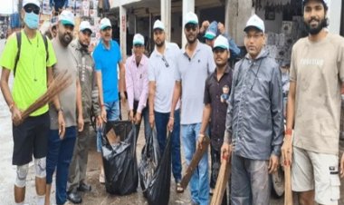 जियो कर्मचारियों ने रेलवे स्टेशन और बाजार में की सफाई