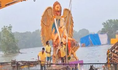 महादेव घाट पहुंचीं शहर की बड़ी गणेश प्रतिमाएं, विसर्जन शुरू