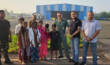 बाढ़ में फंसे 12 नागरिकों को वायुसेना ने एयरलिफ्ट कर बचाया