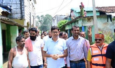 संकट की घड़ी में बाढ़ प्रभावितों के बीच पहुंचे वित्त मंत्री ओ.पी. चौधरी