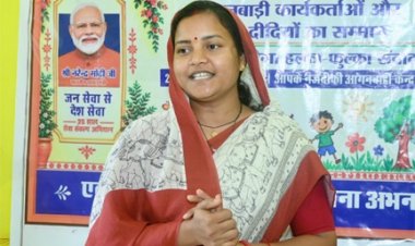 मंत्री लक्ष्मी राजवाड़े ने आंगनबाड़ी केंद्रों में बच्चों को कराया न्योता भोज, माताओं को भेंट किए मुनगा के पौधे