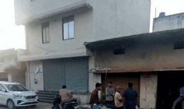गुटखा गोदाम में DGGI की छापेमारी, 50+ बोरे मिले