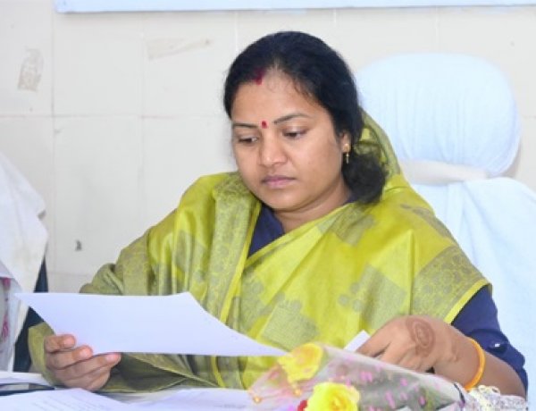 जनहित के कार्यों को प्राथमिकता देते हुए मंत्री लक्ष्मी राजवाड़े ने ओड़गी में विकास कार्यों की समीक्षा की
