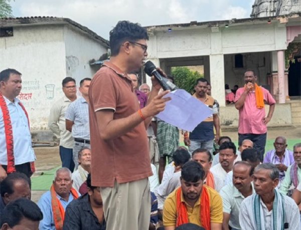 ग्राम सकरबोगा में वित्त मंत्री ओ.पी. चौधरी ने ग्रामीणों से किया आत्मीय संवाद