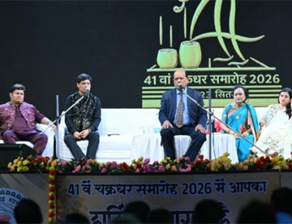 चक्रधर समारोह में पद्मश्री सुरेंद्र शर्मा ने हास्य-व्यंग्य से खूब गुदगुदाया