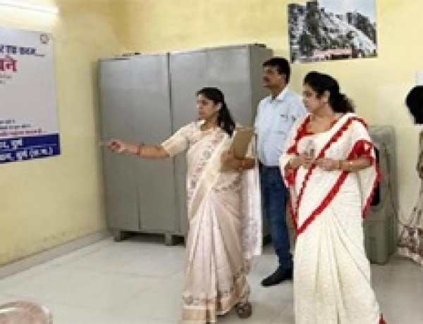 सखी वन स्टॉप सेंटर की व्यवस्थाओं का जायजा लेने पहुंचीं महिला आयोग अध्यक्ष डॉ. ममता साहू