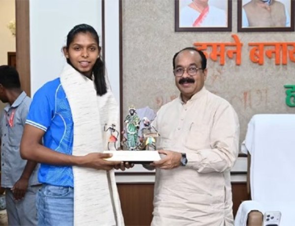 संजू की स्वर्णिम जीत पर उप मुख्यमंत्री अरुण साव ने थपथपाई पीठ, कहा छत्तीसगढ़ के खिलाड़ियों को मिलेगा उनके अनुभव का लाभ