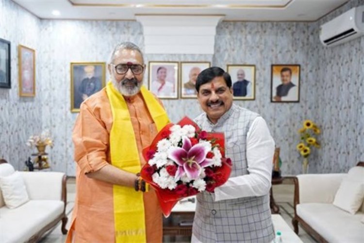मुख्यमंत्री डॉ. यादव ने केंद्रीय वस्त्र मंत्री गिरिराज सिंह से की भेंट