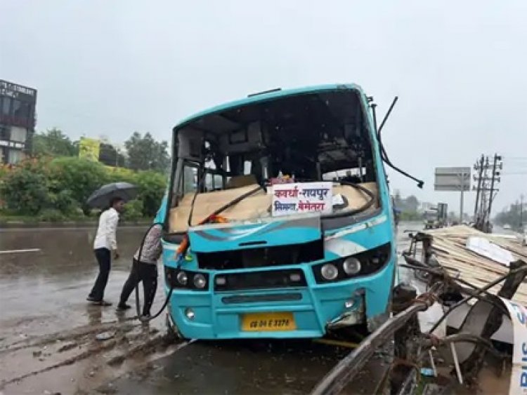 7 यात्रियों से भरी बस हादसे का शिकार