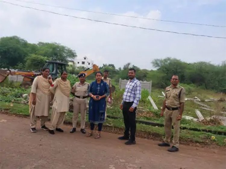 प्रशासन ने हटाया अवैध कब्जा