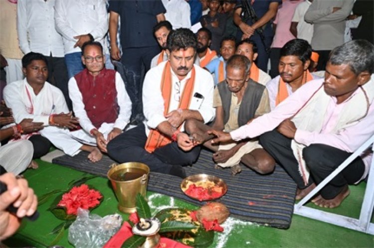 उप मुख्यमंत्री विजय शर्मा ने मुड़घुसरी में 1.48 करोड़ रुपए के तीन सड़क का किया भूमिपूजन