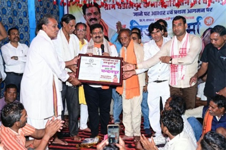 वर्षों पुरानी मांग हुई पूरी, राजपत्र लेकर गांव पहुंचे उप मुख्यमंत्री विजय शर्मा, चंदनपुर को मिली नई पहचान