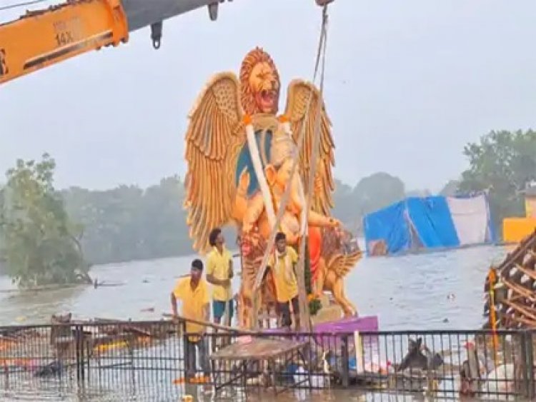 महादेव घाट पहुंचीं शहर की बड़ी गणेश प्रतिमाएं, विसर्जन शुरू