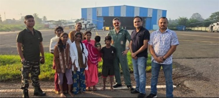 बाढ़ में फंसे 12 नागरिकों को वायुसेना ने एयरलिफ्ट कर बचाया