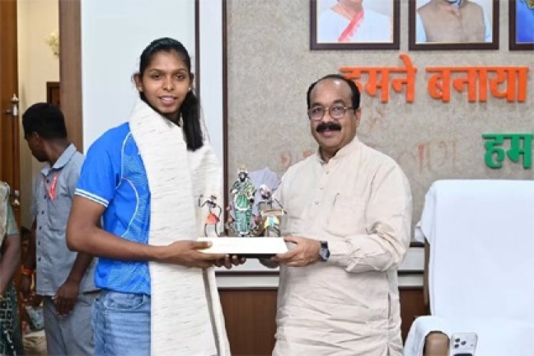 संजू की स्वर्णिम जीत पर उप मुख्यमंत्री अरुण साव ने थपथपाई पीठ, कहा छत्तीसगढ़ के खिलाड़ियों को मिलेगा उनके अनुभव का लाभ
