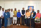 राज्यपाल रमेन डेका से प्रदेश के उत्कृष्ट खिलाड़ियों ने की सौजन्य भेंट