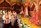 देवी पंडाल बने जनसमस्या निवारण के केंद्र, उप मुख्यमंत्री विजय शर्मा ने मां दुर्गा के चरणों में बैठकर सुनीं ग्रामीणों की समस्याएं