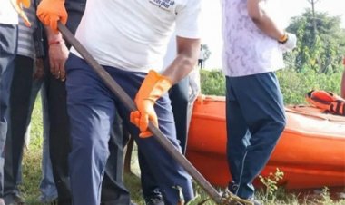 सेवा संकल्प अभियान : सेवा मेरा योगदान : वन मंत्री केदार कश्यप ने बीजापुर के महादेव तालाब में श्रमदान कर दिया स्वच्छता का संदेश