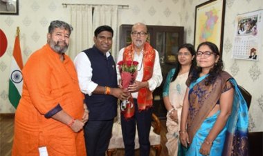 राज्यपाल डेका से कामधेनु विश्वविद्यालय के कार्य परिषद सदस्यों ने की भेंट