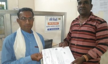सेवा संकल्प अभियान: सेवा की कहानी : बेटियों की पढ़ाई की राह हुई आसान, सेवा सेतु केन्द्र से रामप्रसाद को समय पर मिला आय प्रमाण पत्र
