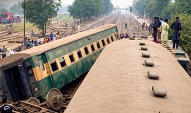 ट्रेन पटरी से उतरी, 6 यात्रियों की मौत; 40 घायल