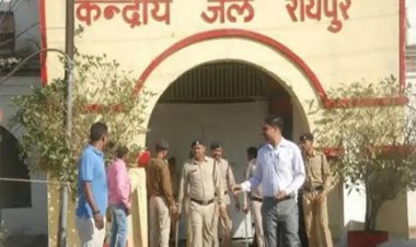 नवरात्रि पर जेल के बंदियों को फल वितरण