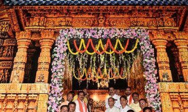 नवरात्रि पर उप मुख्यमंत्री विजय शर्मा ने पिपरिया में विभिन्न दुर्गा उत्सव समितियों के पंडालों में पहुंचकर की पूजा-अर्चना