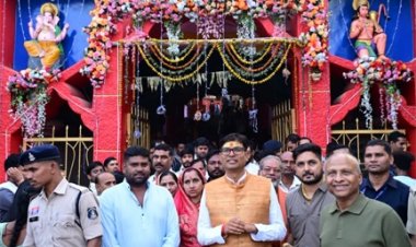 वित्त मंत्री ओ.पी. चौधरी ने माँ चंद्रहासिनी देवी के दर्शन कर प्रदेशवासियों की सुख-समृद्धि और खुशहाली की कामना की