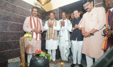 मुख्यमंत्री विष्णु देव साय ने रामचंडी मंदिर में पूजा-अर्चना कर प्रदेश की खुशहाली एवं सुख-समृद्धि की कामना की