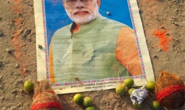 पीएम मोदी की तस्वीर मिलने पर मुकदमा दर्ज