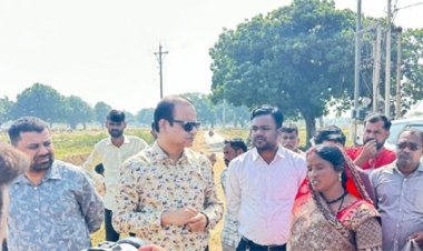 आयुक्त तारन प्रकाश सिन्हा ने खंडुआ में किया सिंचाई नाली निर्माण कार्य का निरीक्षण, श्रमिकों से किया सीधा संवाद