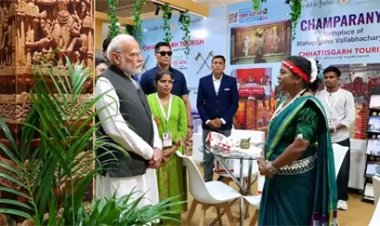PM मोदी ने देखा छत्तीसगढ़ का स्टॉल